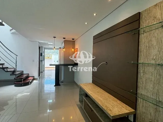 Casa com 150m² 3 quartos e 3 banheiros, para alugar, no bairro Água Verde em Blumenau