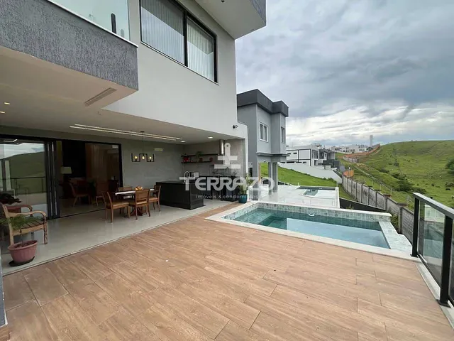 Casa com 250m² 4 quartos e 4 banheiros, à venda, no bairro Alphaville em Volta Redonda