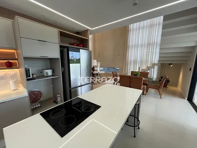 Casa com 250m² 4 quartos e 4 banheiros, à venda, no bairro Alphaville em Volta Redonda
