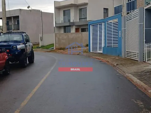 Casa com 160m² 3 quartos e 2 banheiros, à venda, no bairro Rincão em Colombo