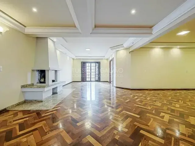 Casa com 318m² 4 quartos e 8 banheiros, à venda, no bairro Jardim Social em Curitiba