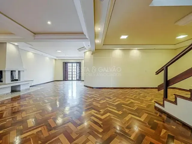 Casa com 318m² 4 quartos e 8 banheiros, à venda, no bairro Jardim Social em Curitiba