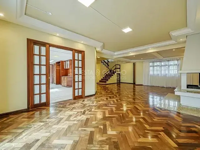 Casa com 318m² 4 quartos e 8 banheiros, à venda, no bairro Jardim Social em Curitiba