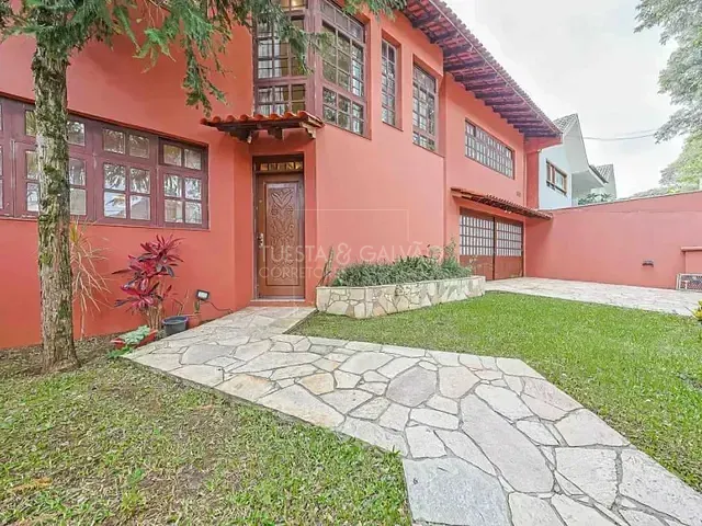 Casa com 318m² 4 quartos e 8 banheiros, à venda, no bairro Jardim Social em Curitiba