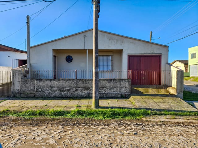 Casa com 200m² 2 quartos e 1 banheiro, à venda, no bairro Fragata em Pelotas