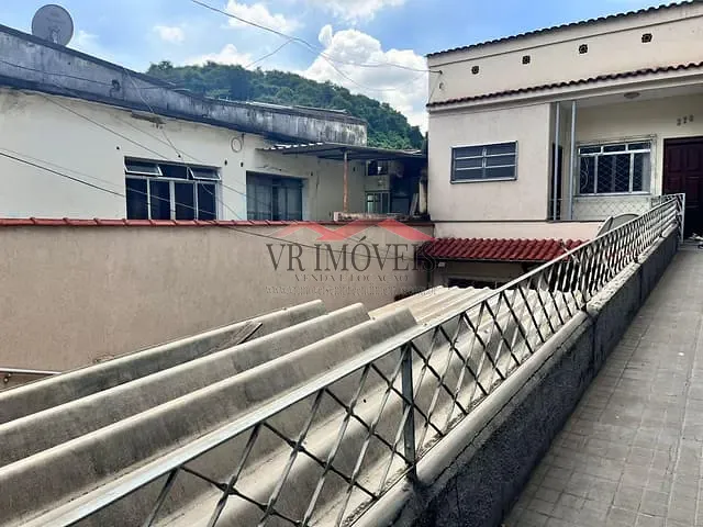 Casa 2 quartos e 2 banheiros, para alugar, no bairro Niterói em Volta Redonda