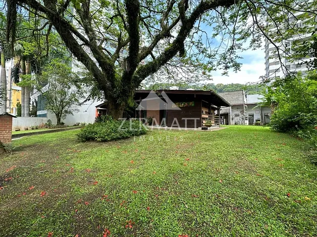 Casa com 1440m² 4 quartos e 3 banheiros, à venda, no bairro Vila Nova em Blumenau