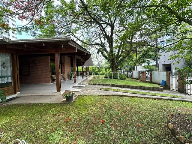 Casa com 1440m² 4 quartos e 3 banheiros, à venda, no bairro Vila Nova em Blumenau