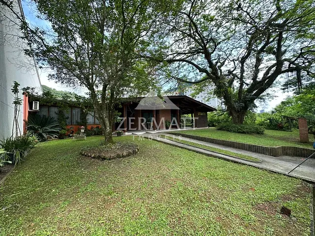 Casa com 1440m² 4 quartos e 3 banheiros, à venda, no bairro Vila Nova em Blumenau