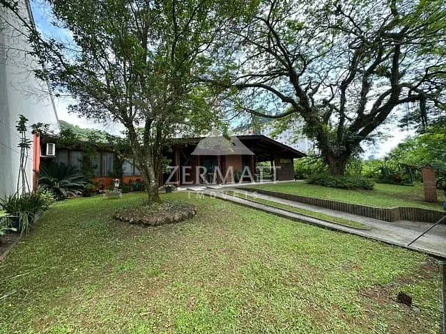 Casa com 1440m² 4 quartos e 3 banheiros, à venda, no bairro Vila Nova em Blumenau