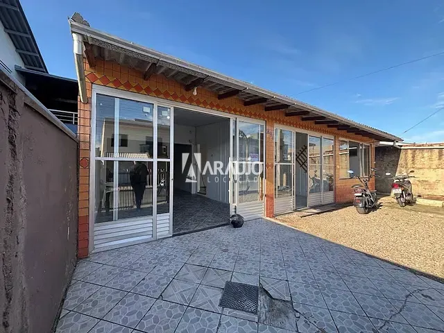 Casa com 145m² 3 quartos e 2 banheiros, para alugar, no bairro São Domingos em Navegantes