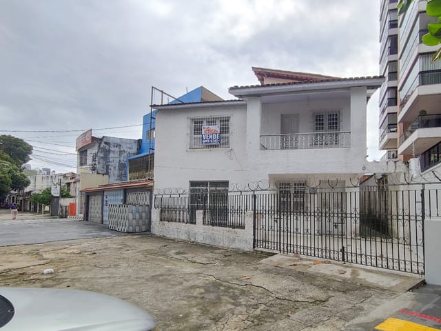 Casa 4 quartos e 2 banheiros, à venda, no bairro São Brás em Belém
