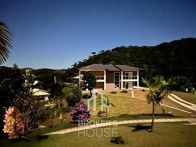 Casa com 30000m² 4 quartos e 3 banheiros, à venda, no bairro Chapéu em Domingos Martins