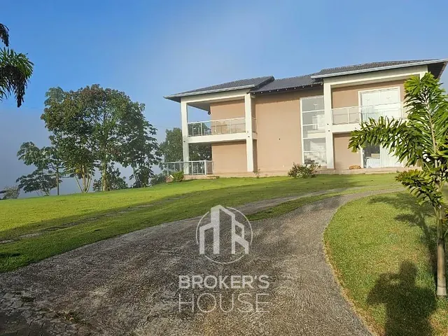 Casa com 30000m² 4 quartos e 3 banheiros, à venda, no bairro Chapéu em Domingos Martins