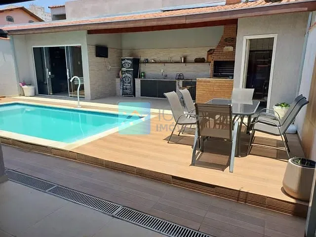 Casa com 302m² 2 quartos e 2 banheiros, à venda, no bairro Vila Tesouro em São José dos Campos
