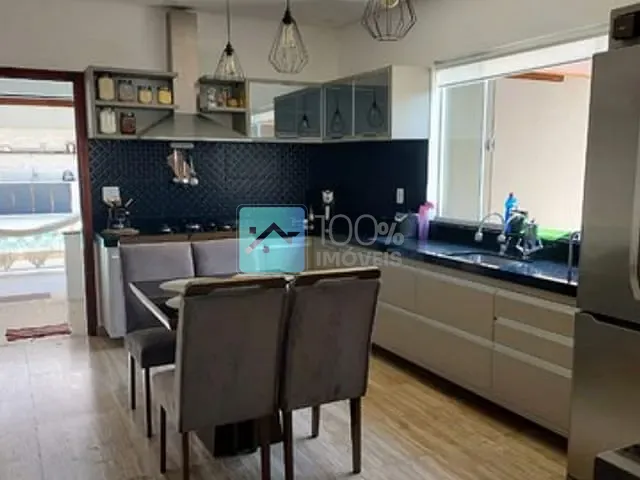 Casa com 302m² 2 quartos e 2 banheiros, à venda, no bairro Vila Tesouro em São José dos Campos