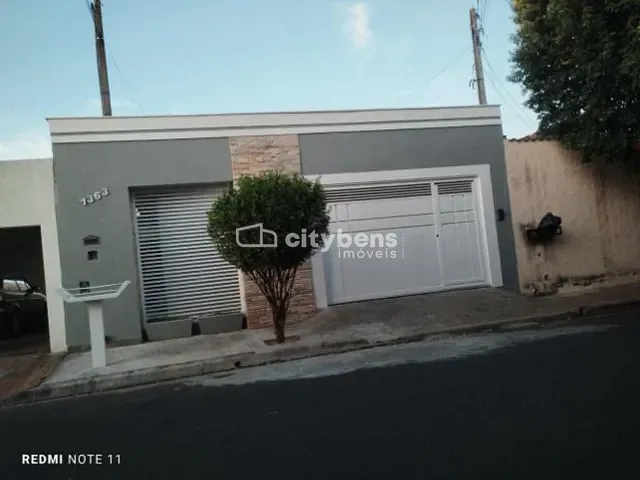 Casa 2 quartos e 3 banheiros, à venda, no bairro Conjunto Habitacional Hilda Mandarino em Araçatuba
