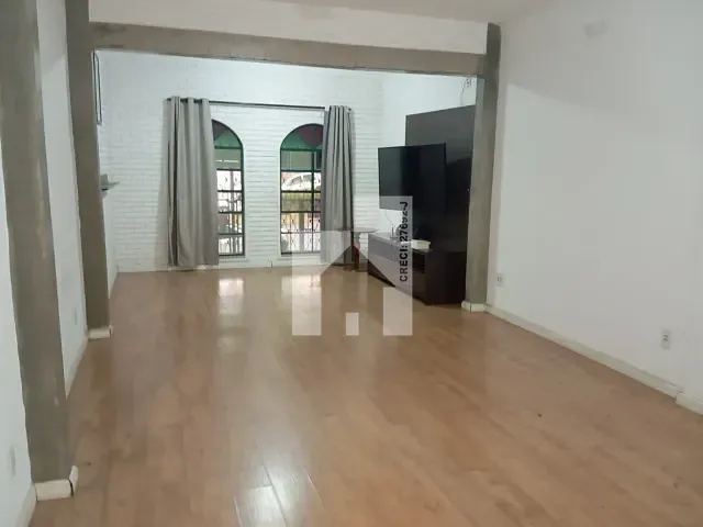 Casa com 250m² 3 quartos e 4 banheiros, à venda ou para alugar, no bairro Jardim Messina em Jundiaí