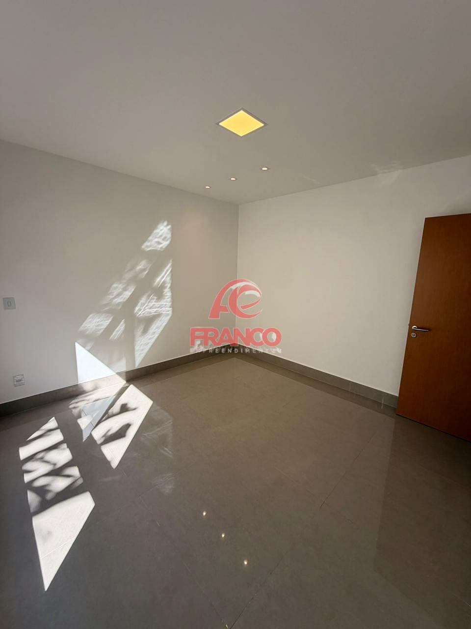 Casa, 4 quartos, 270 m² - Foto 35