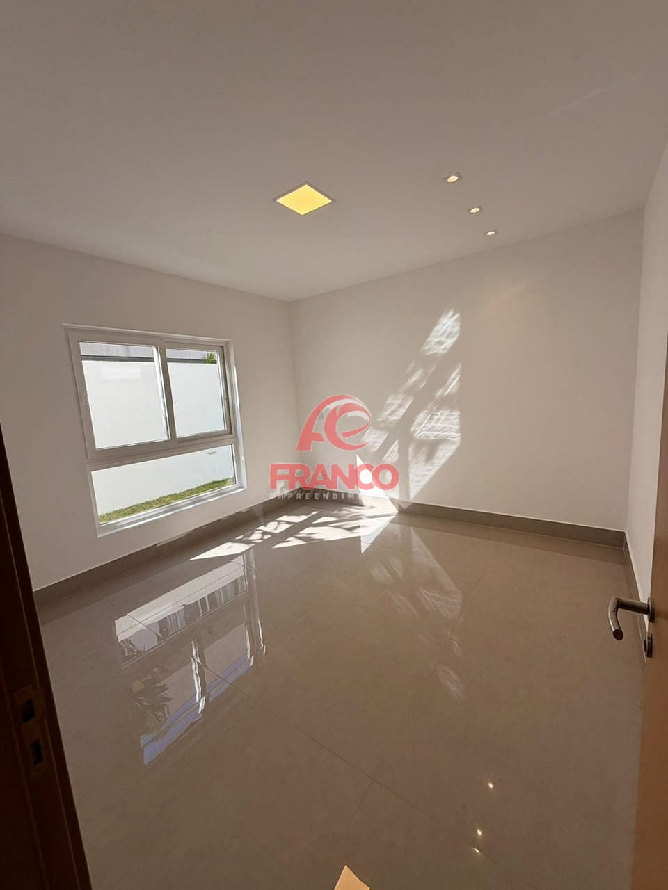 Casa, 4 quartos, 270 m² - Foto 37