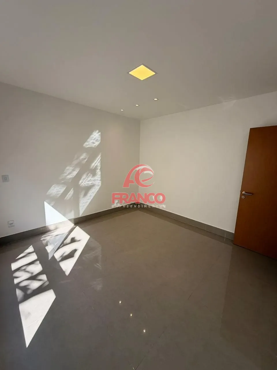 Casa, 4 quartos, 270 m² - Foto 35