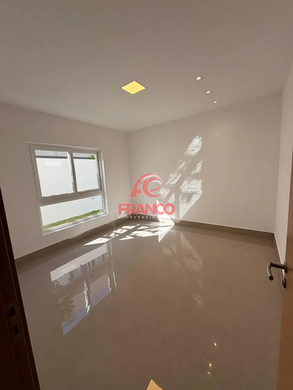 Casa, 4 quartos, 270 m² - Foto 37