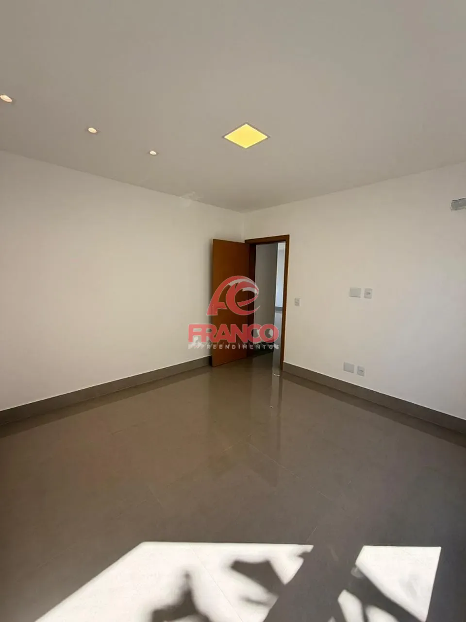 Casa, 4 quartos, 270 m² - Foto 43