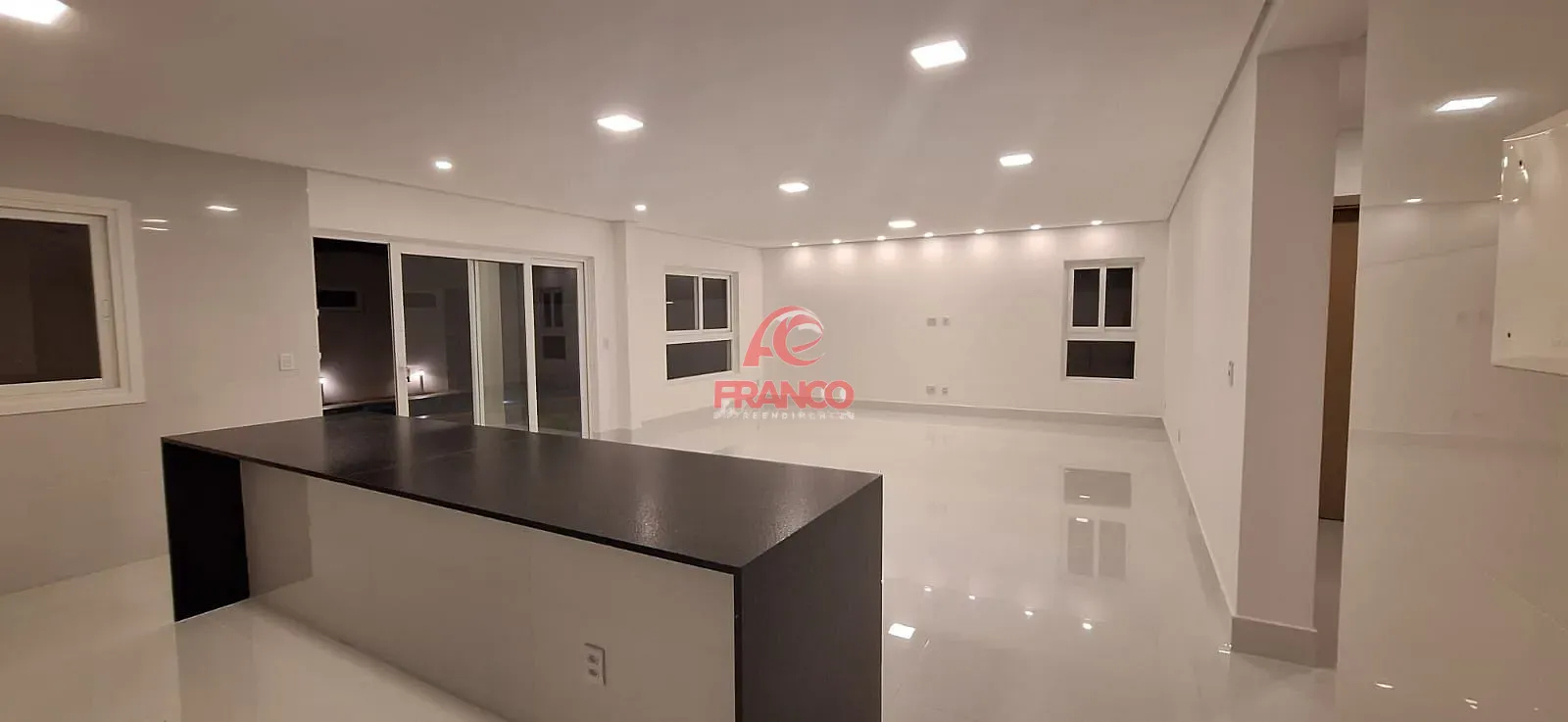 Casa, 4 quartos, 270 m² - Foto 12
