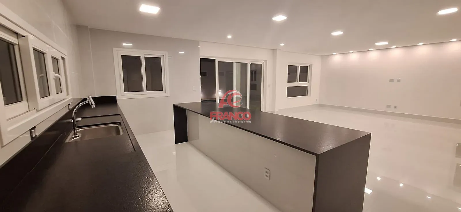 Casa, 4 quartos, 270 m² - Foto 11
