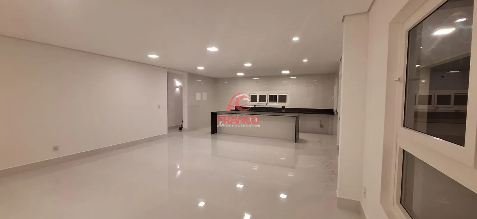 Casa, 4 quartos, 270 m² - Foto 9