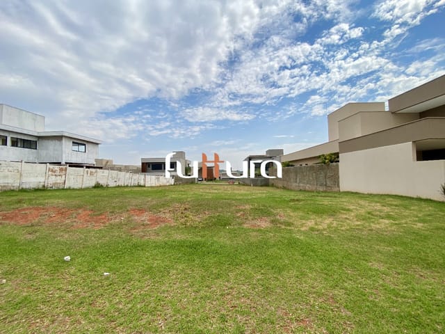 Terreno com 560m², à venda, no bairro Jardins Itália em Goiânia