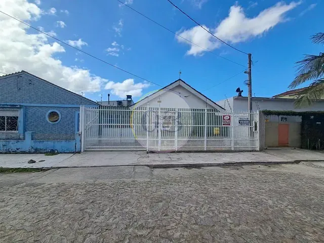 Casa 2 quartos e 2 banheiros, à venda, no bairro Três Vendas em Pelotas