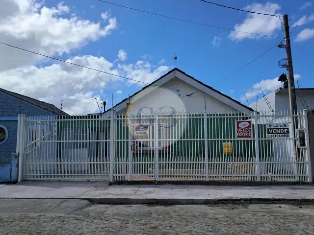 Casa 2 quartos e 2 banheiros, à venda, no bairro Três Vendas em Pelotas