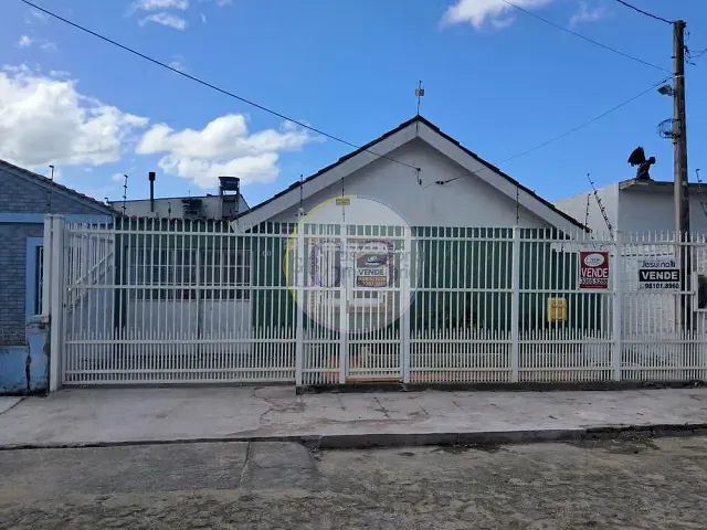 Casa 2 quartos e 2 banheiros, à venda, no bairro Três Vendas em Pelotas