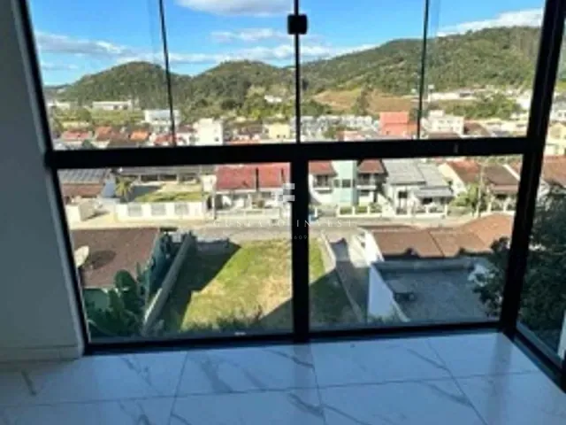 Casa 3 quartos e 3 banheiros, à venda, no bairro Dom Joaquim em Brusque