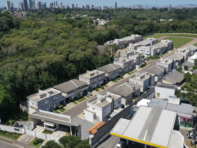 Casa com 539m² 3 quartos e 2 banheiros, à venda, no bairro Campo Comprido em Curitiba
