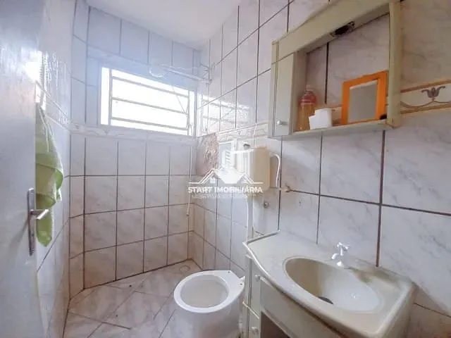 Casa 3 quartos e 2 banheiros, à venda, no bairro Conj Habit Maria Helena Pereira Bertolini em Pederneiras
