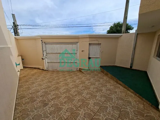 Casa 3 quartos e 2 banheiros, para alugar, no bairro Vila Nossa Senhora de Fátima em Itapeva