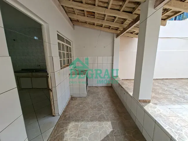 Casa 3 quartos e 2 banheiros, para alugar, no bairro Vila Nossa Senhora de Fátima em Itapeva