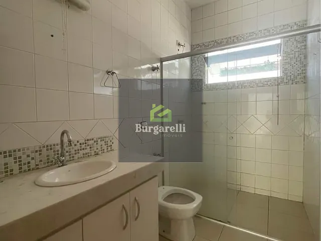 Casa 6 quartos e 3 banheiros, para alugar, no bairro Nova Lavras em Lavras