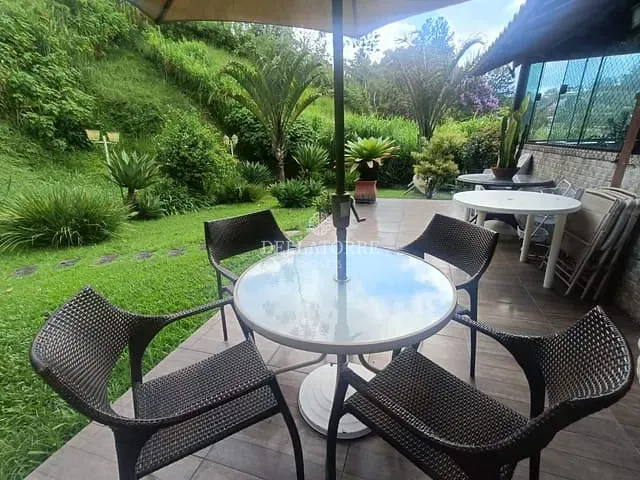 Casa com 555m² 3 quartos e 3 banheiros, à venda, no bairro Tijuca em Teresópolis
