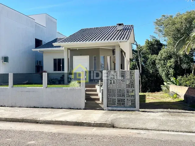 Casa com 70m² 3 quartos e 1 banheiro, à venda, no bairro Parque de Exposições em Concórdia