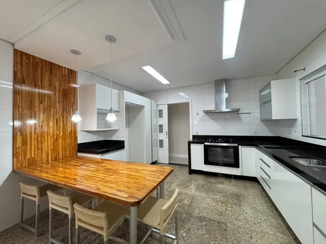 Casa com 800m² 4 quartos e 5 banheiros, para alugar, no bairro Esperança em Londrina