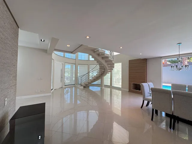 Casa com 800m² 4 quartos e 5 banheiros, para alugar, no bairro Esperança em Londrina