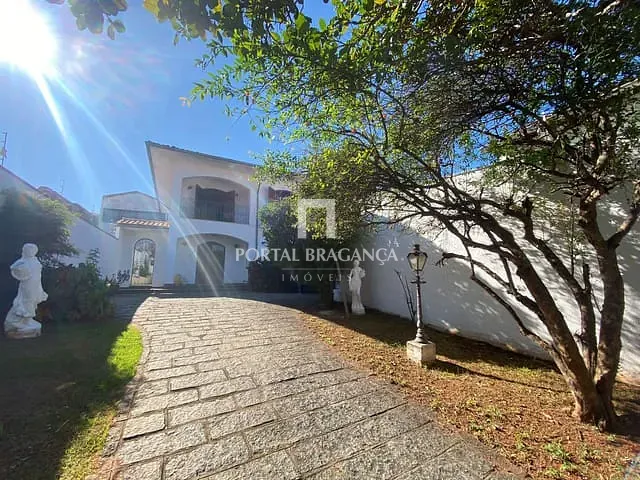 Casa com 518m² 3 quartos e 5 banheiros, à venda, no bairro Centro em Bragança Paulista