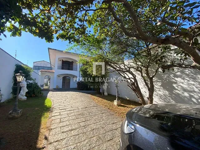 Casa com 518m² 3 quartos e 5 banheiros, à venda, no bairro Centro em Bragança Paulista