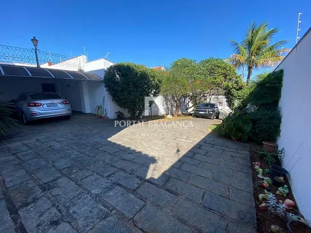 Casa com 518m² 3 quartos e 5 banheiros, à venda, no bairro Centro em Bragança Paulista