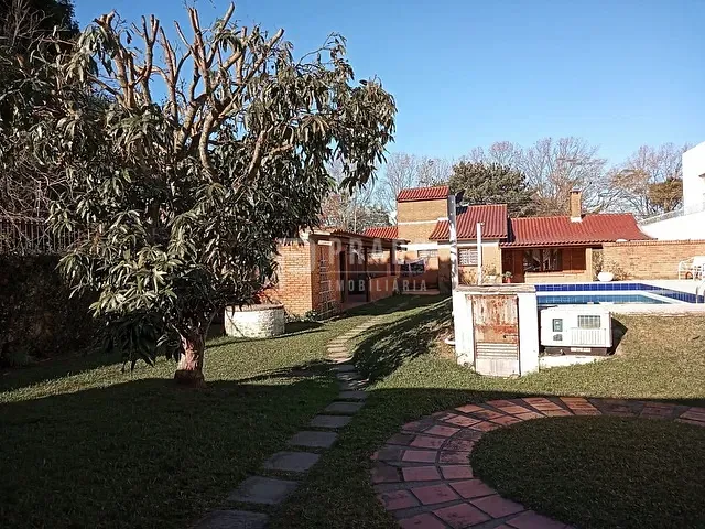 Casa com 825m² 3 quartos e 3 banheiros, à venda, no bairro Laranjal em Pelotas