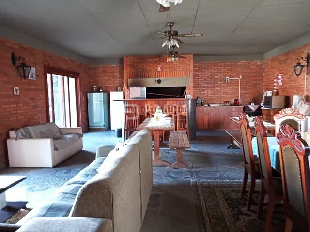 Casa com 825m² 3 quartos e 3 banheiros, à venda, no bairro Laranjal em Pelotas