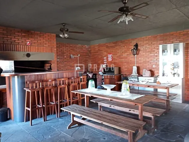 Casa com 825m² 3 quartos e 3 banheiros, à venda, no bairro Laranjal em Pelotas